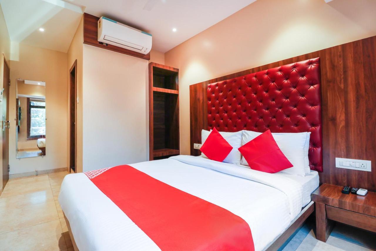 Oyo 70475 Hotel Sea Breeze Mumbai Exterior photo