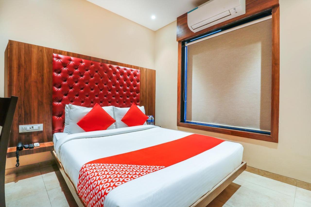 Oyo 70475 Hotel Sea Breeze Mumbai Exterior photo